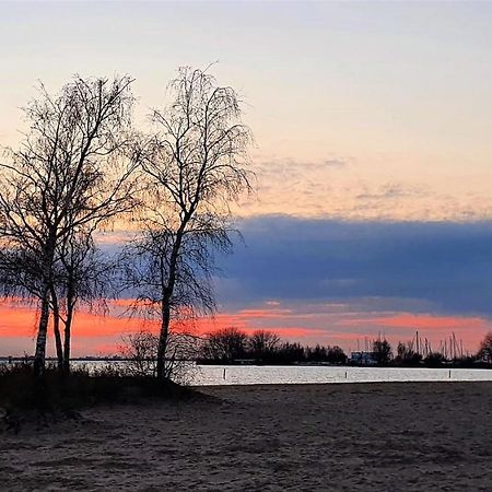 Inntermezzo Almere Bagian luar foto