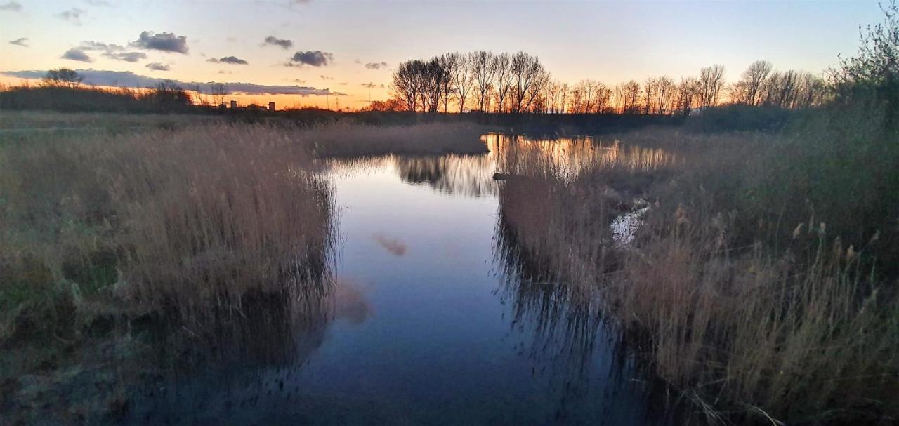 Inntermezzo Almere Bagian luar foto