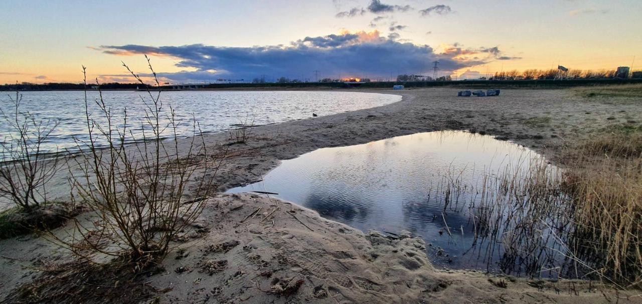 Inntermezzo Almere Bagian luar foto