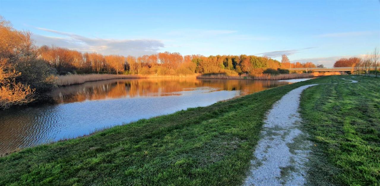 Inntermezzo Almere Bagian luar foto