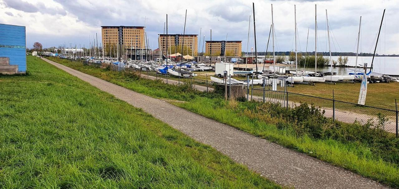 Inntermezzo Almere Bagian luar foto
