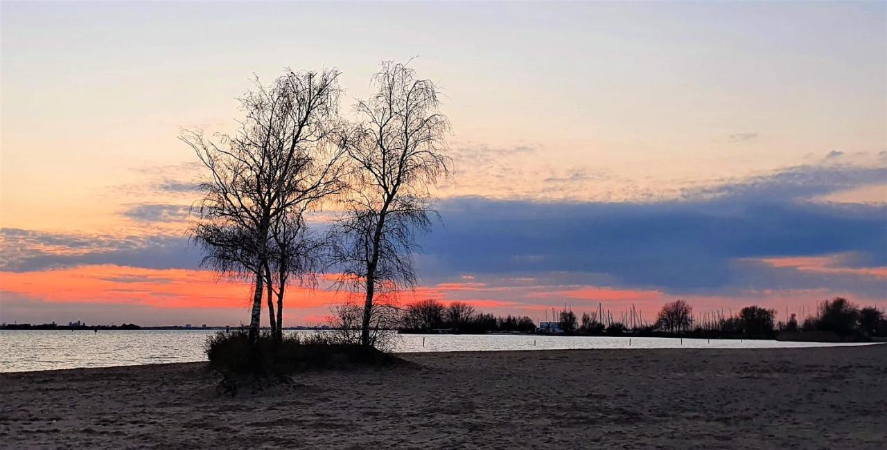 Inntermezzo Almere Bagian luar foto