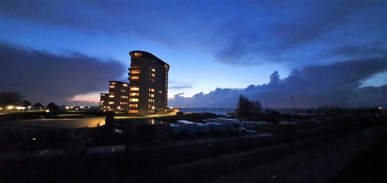 Inntermezzo Almere Bagian luar foto