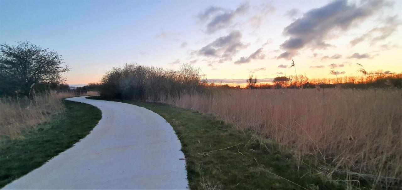 Inntermezzo Almere Bagian luar foto