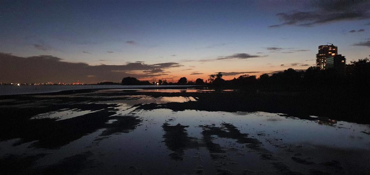 Inntermezzo Almere Bagian luar foto