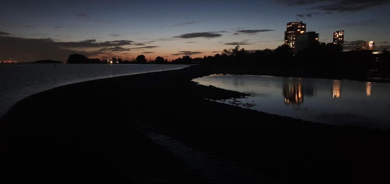 Inntermezzo Almere Bagian luar foto