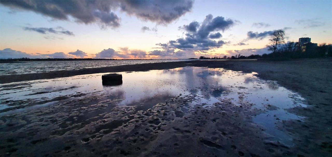 Inntermezzo Almere Bagian luar foto