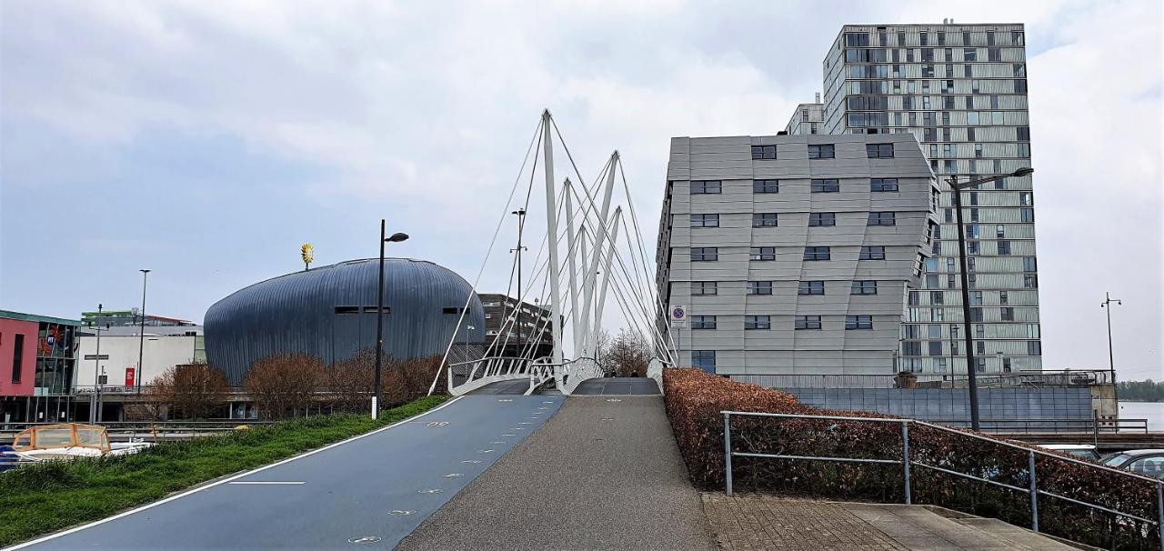 Inntermezzo Almere Bagian luar foto