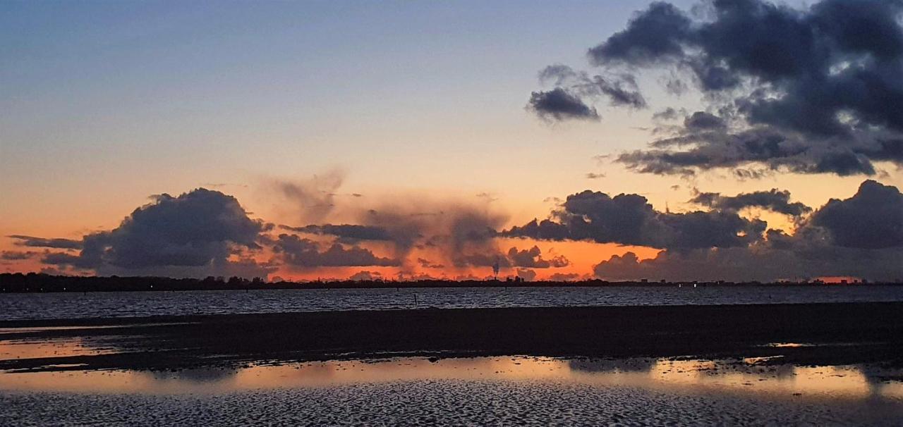 Inntermezzo Almere Bagian luar foto