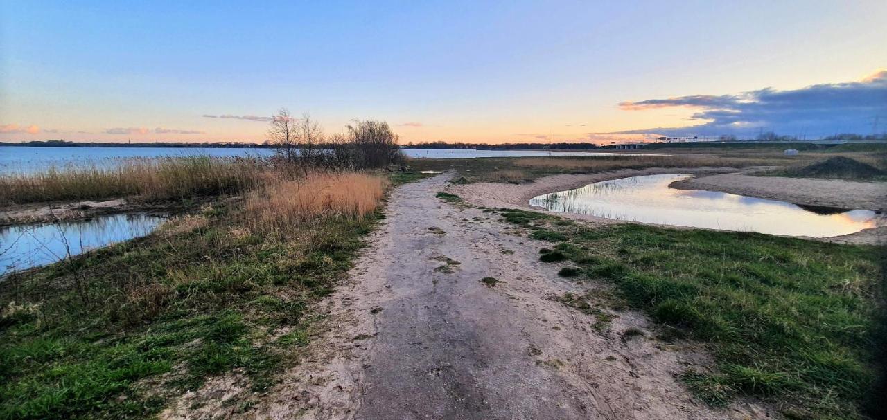 Inntermezzo Almere Bagian luar foto