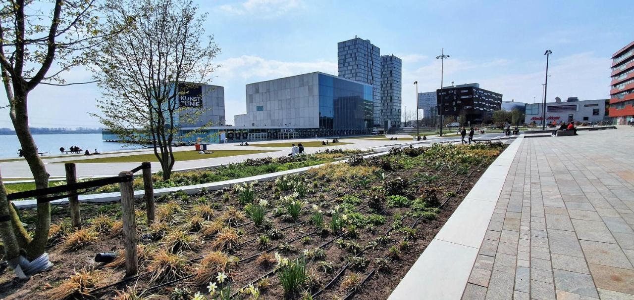 Inntermezzo Almere Bagian luar foto